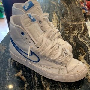 Nike White and Blue High-Tops size Women's 7